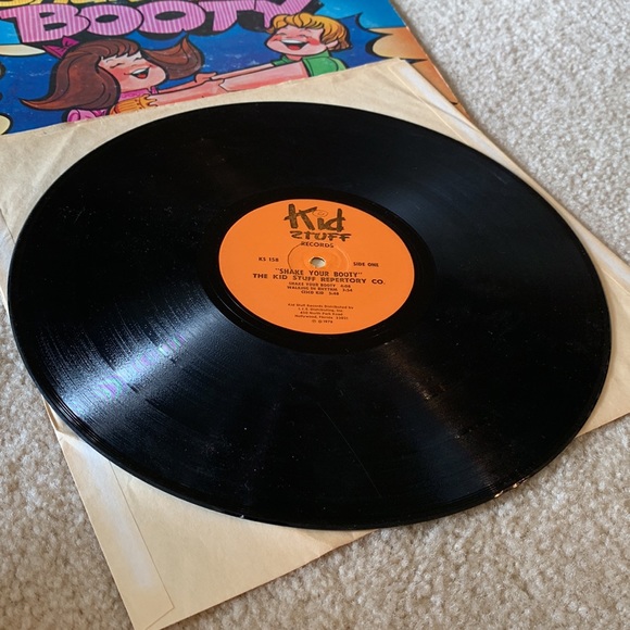 Set of 2 Vintage Vinyl Albums, Shake Your Booty & More Grease, Kid Stuff Records - Picture 4 of 16